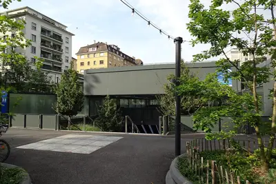 Street view of Champel, the area around Entre Amigos