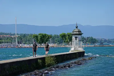 Street view of Eaux-Vives, the area around Restaurant de la Plage & Buvette