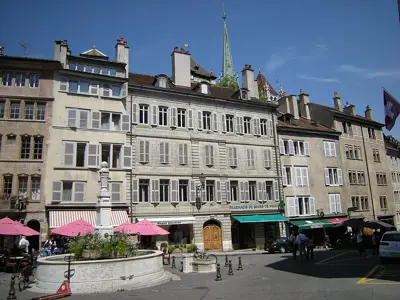 Street view of Vieille-Ville, the area around Parc des Bastions – giant chess & playground